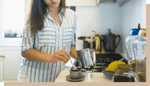 maison du cafe instantane femme tasse image 3