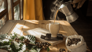 maison du cafe cafetiere italienne ambiance